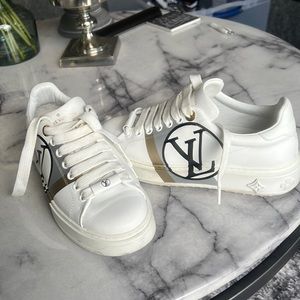 Louis Vuitton white shoes sneaker authentic Size 36